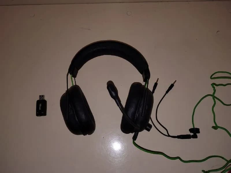 Razer blackshark v2 +внешняя аудиокарта — 50 лари, звук и микрофон работают хорошо — Батуми — 50 ₾