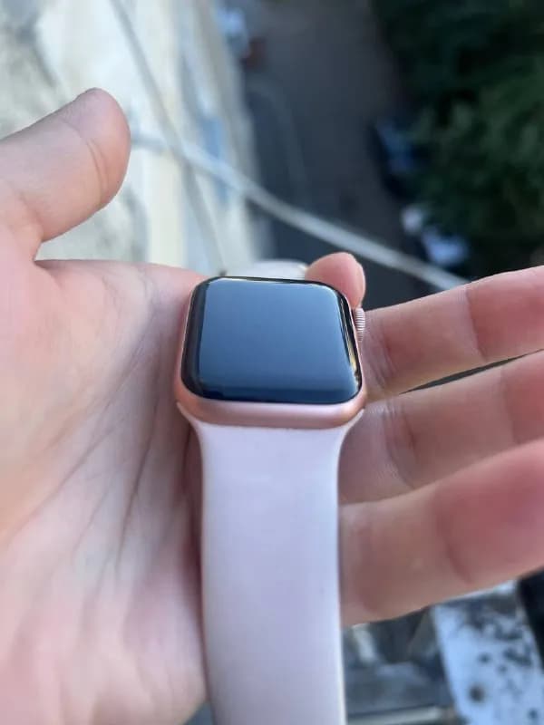 Apple Watch 5 серии, состояние очень хорошее, батарея 94%. Цена 480 лар — Тбилиси — 480 ₾