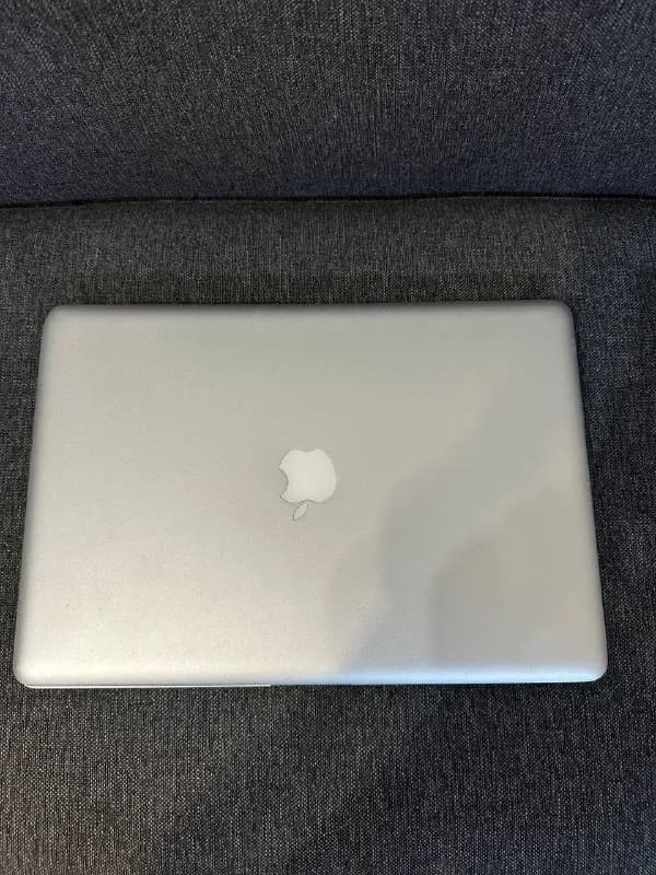 macbook pro 2008 визуально в хорошем состоянии батарея не держит без зарядки поэтому всегда должен — Тбилиси — 300 ₾