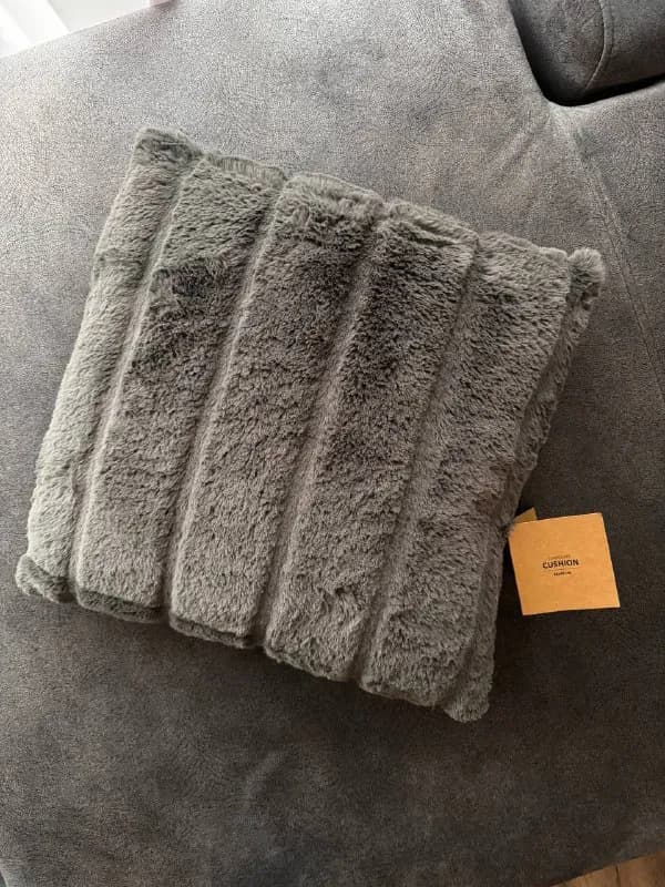 1. Декоративная подушка Jysk 45×45. Абсолютно новая, с биркой. Не подошла по цвету. Цена 15 лари — Тбилиси — 15 ₾