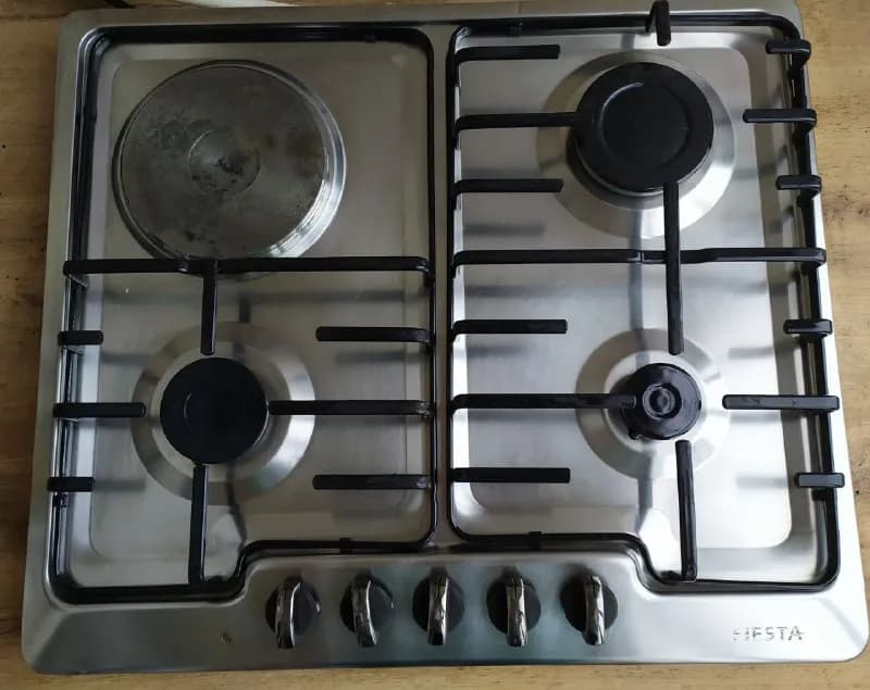 3 конфорки газовые, 1 — электро. С электроподжигом. Стоимость 80 лари. Торг уместен. — Тбилиси — 80 ₾