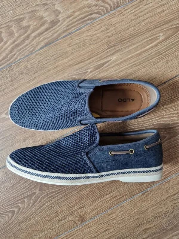 1) Мужские синие лоферы ALDO, одеты раз, не подошли. На размер 41-42. Покупались за 220 л, продаю за — Тбилиси — 50 ₾