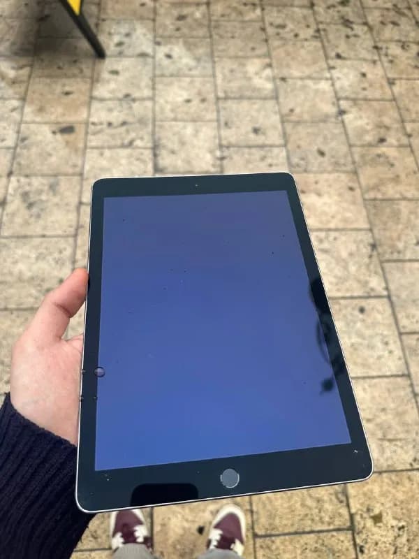 ipad air 2 (wifi) — Тбилиси — 300 ₾