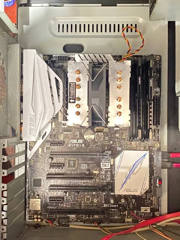 Asus Z170 — A (Работает не совсем исправно, в стоимость я ее не считаю, есть коробка и вся документа — Тбилиси — 300 ₾