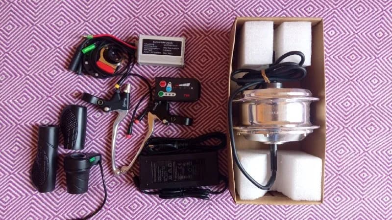 135 мм, 250W, 36В (36 спиц), контроллер, ручка газа, блок управления, все крепежи и провода. Надо тол — Батуми — 400 ₾