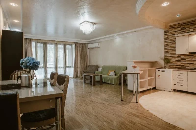 140 м² | 3 спальни | 500 м до моря | ИЮЛЬ | 700$ — Батуми — 700 $