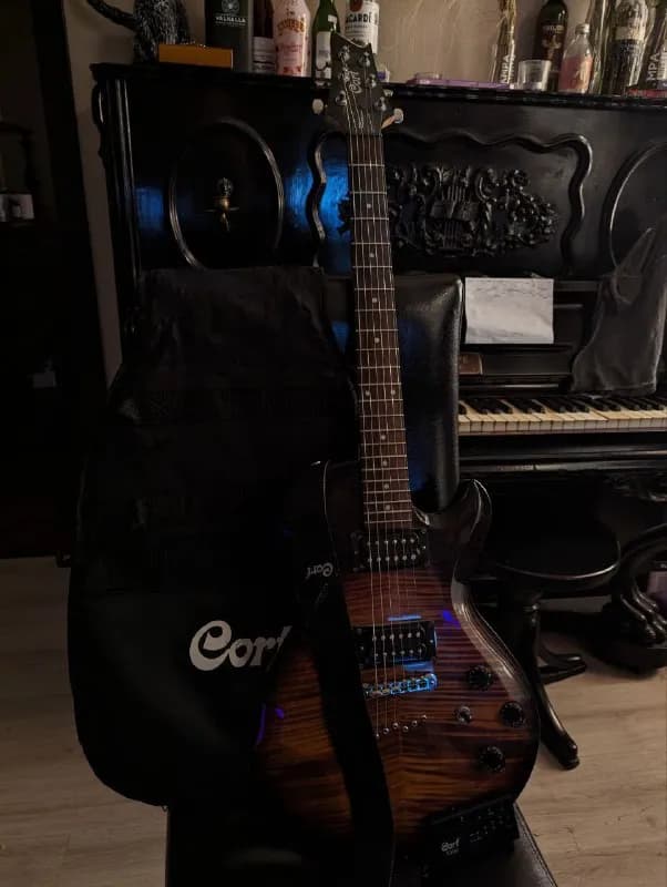 Cort z42ft с чехлом и тюнером. 2 Хамбакера с отсечками, 2 регулятора громкости, 1 пуш/пул регулятор — Тбилиси — 350 ₾