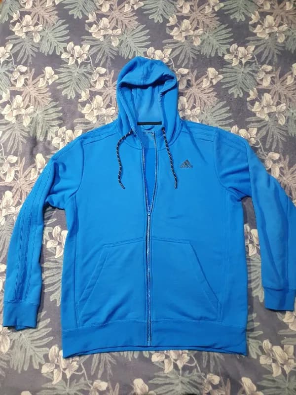 Adidas essential размер L подойдет и на М, идеальное состояние цена 65 лари — Тбилиси — 65 ₾
