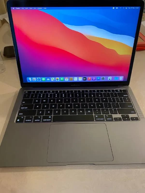 Macbook Air (M1- 2020) в идеальном состоянии без дефектов и царапин. — Тбилиси — 2,000 ₾