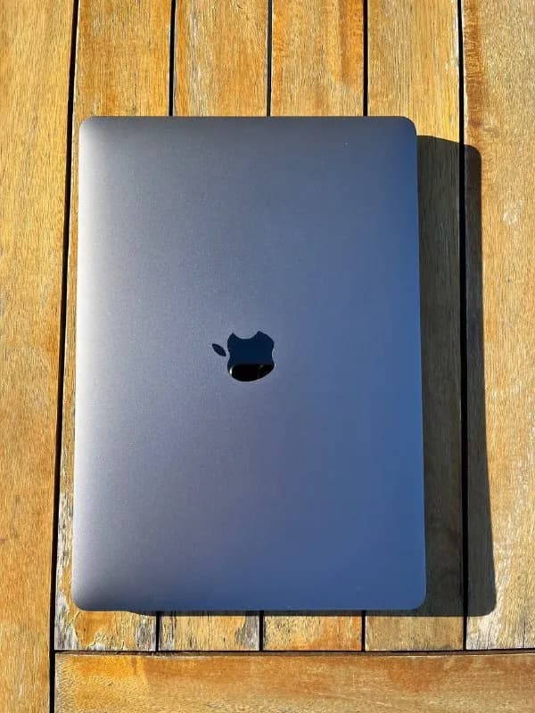 Macbook Air (M1 2020) в идеальном состоянии без дефектов — Тбилиси — 2,000 ₾
