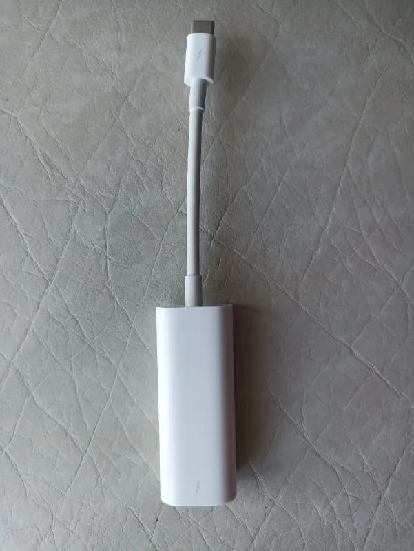 Apple Thunderbolt 3 (USB-C) to Thunderbolt 2 адаптер, куплен год назад, использовался несколько дней — Тбилиси — 100 ₾
