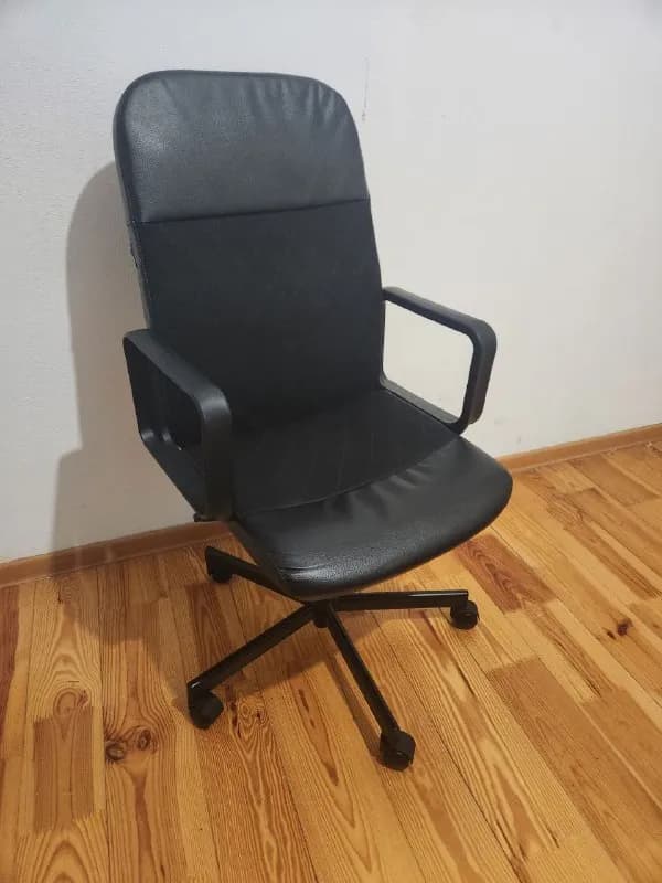 2 стола. — Тбилиси — 400 ₾