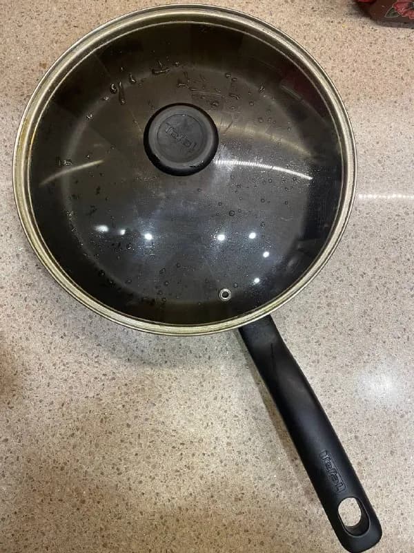 Tefal Сковорода большая 🍳- есть следы использования, не первой свежести), но все равно норм) Блины н — Тбилиси — 15 ₾