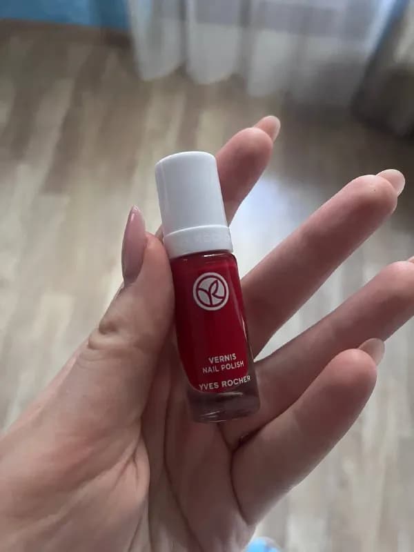 1. Лак для ногтей Yves Rocher nail polish 23. Закрытый, новый, подарили — лаками не пользуюсь — 18 g — Тбилиси — 18 ₾