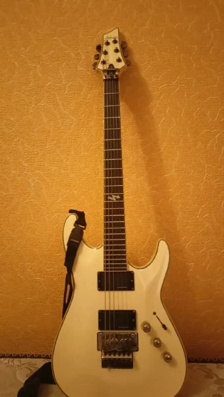 родам Schecter Blасkjасk АТX С-1 FR Аgеd White. 1400 лари. Состояниe хорошее, есть некоторыe космети — Тбилиси — 1 400 ₾