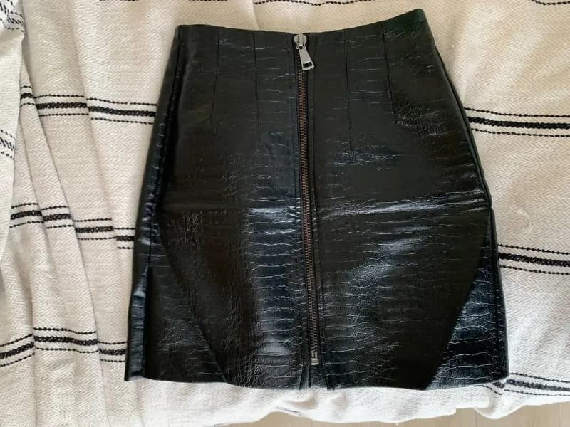 1. кожаная юбка stradivarius xs/s — 15 лари — Тбилиси — 15 ₾