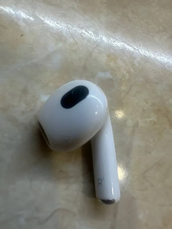 AirPods 200 лари или куплю левый — Тбилиси — 200 ₾