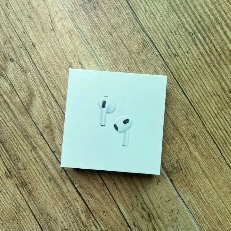 AirPods 3 (ANC) — левый наушник играет тише правого. Кейс полностью исправен, заряд держит. — 100 ₾ — Тбилиси — 100 ₾