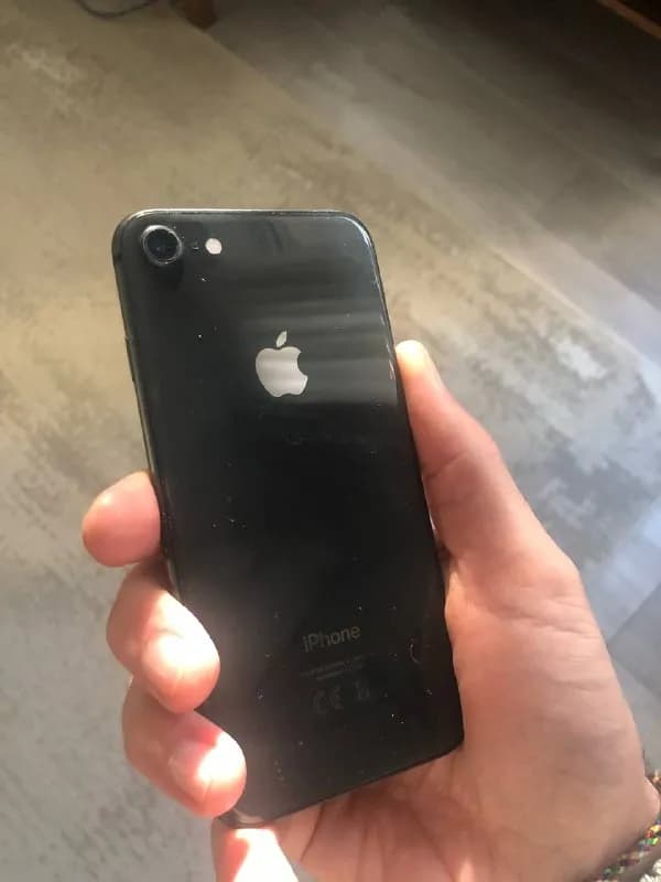 iPhone 8 в отличном состоянии. 128 гб памяти. Пользовалась девочка подросток, очень аккуратно и бере — Тбилиси — 400 ₾