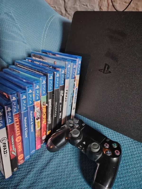 Ps4 slim 1 геймпад исправный + 1 геймпад с дрифтящим стиком бонусом. Цена 380 лари. Диски в догонку — Батуми — 380 ₾