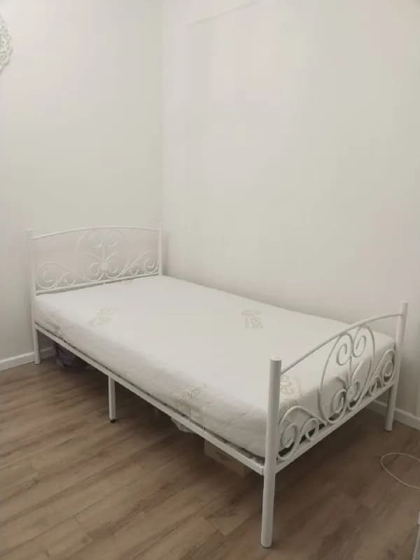 1. Кровать из металла + матрас (съёмный чехол, можно стирать), 2 метра на 110 см спальное место за — Батуми — 250 ₾