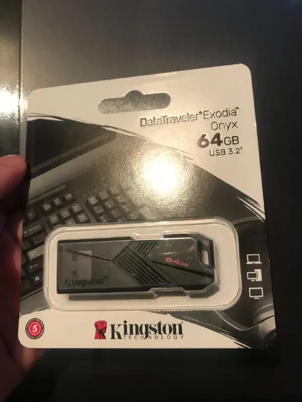 Kingston — 15 и 20 лари — Тбилиси — 20 ₾