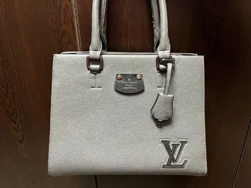 Louis Vuitton, почти новая. Цена 80 лар — Тбилиси — 80 ₾