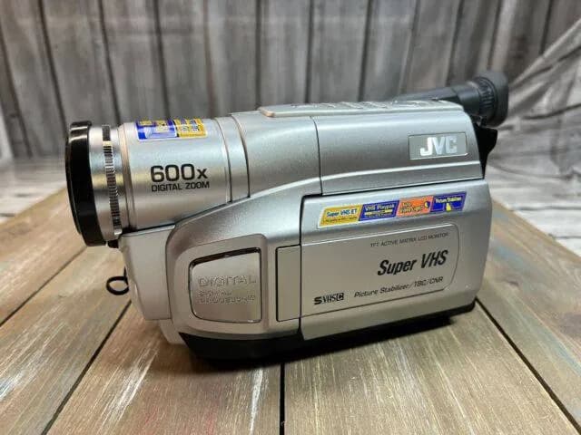 Jvc 600 digital zoom, в комплекте только камера — 100 лари — Тбилиси — 100 ₾