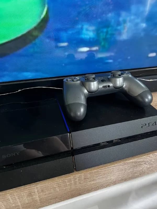 PS4 Fat 500 GB + джойстик — Тбилиси — 600 ₾