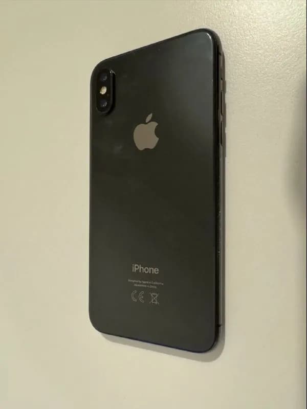 iPhone X 64 Gb, я единственный владелец, покупал новым 3.5 года назад. — Тбилиси — 450 ₾