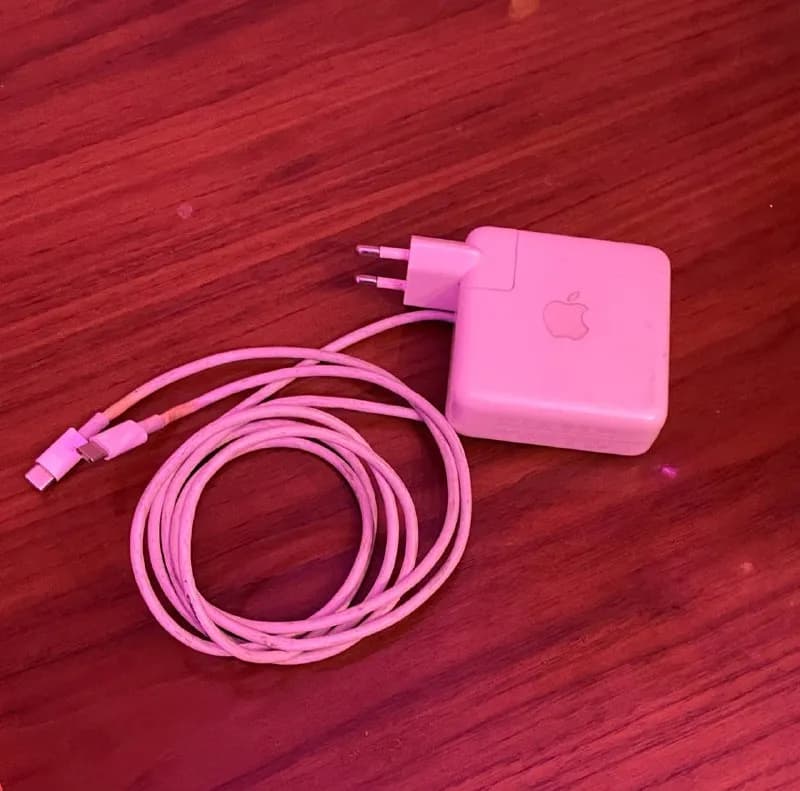 USB C 61W и кабель для MacBook в хорошем рабочем состоянии — Тбилиси — 240 ₾