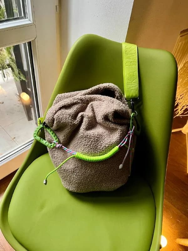 Aika bags. Внутри много всяких отделений для организации, ручка из парракорда ручной работы. — Тбилиси — 100 ₾
