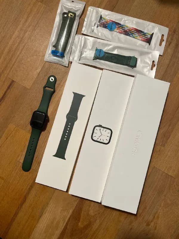Apple Watch 7 на ту же модель или выше, только бежевого или серебристого цвета. — Тбилиси