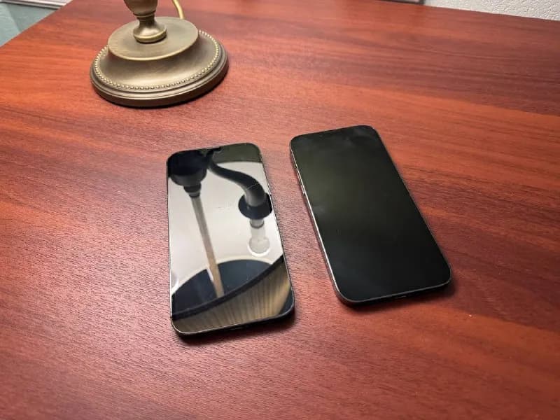 iPhone 13 pro max на 256 gb каждый. Серый и голубой. У серого разбито заднее стекло у голубого есть — Тбилиси