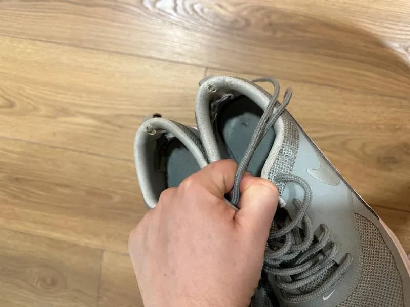 Nike женские, оригинал, куплены ещё в дисконте Nike. Размер 40 (стопа 25.5 см). Задники внутри убиты — Тбилиси — 10 ₾