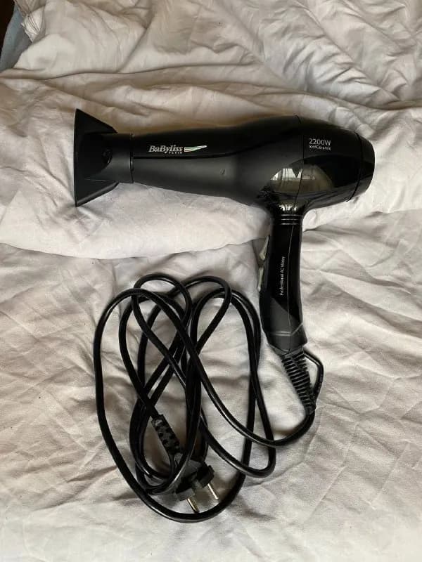 babyliss. Везла из России, без коробки. Насадка одна, пара царапин. 3 режима температуры, два мощнос — Тбилиси — 100 ₾