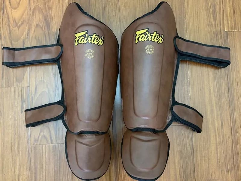 Fairtex SP5 Competition в фирменной коричневой расцветке из износостойкого материала Syntek Leather — Батуми — 200 ₾