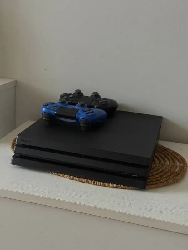 PlayStation 4 pro 1 tb — Батуми — 250 $