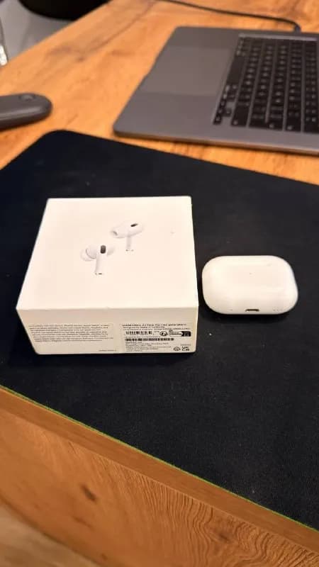 1. Беговые кроссовки — Батуми — 150 ₾