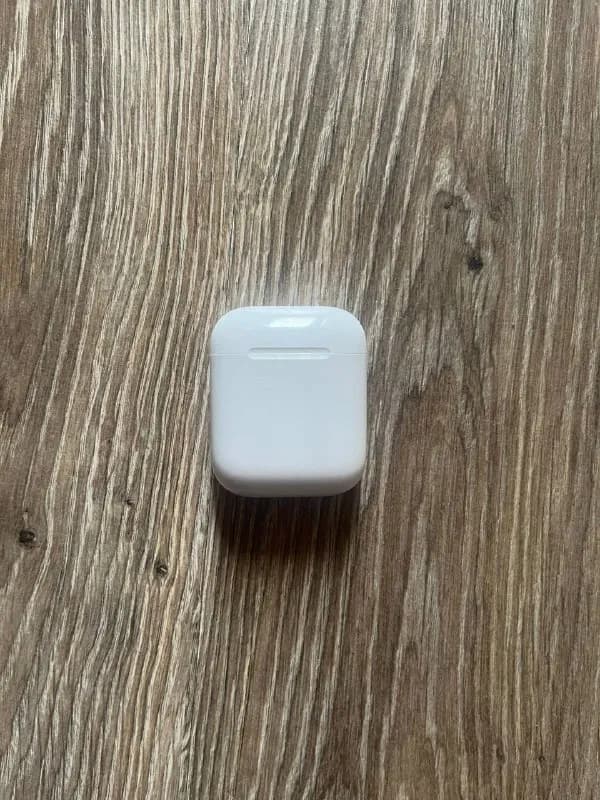 Apple AirPods первого поколения. — Тбилиси — 40 ₾