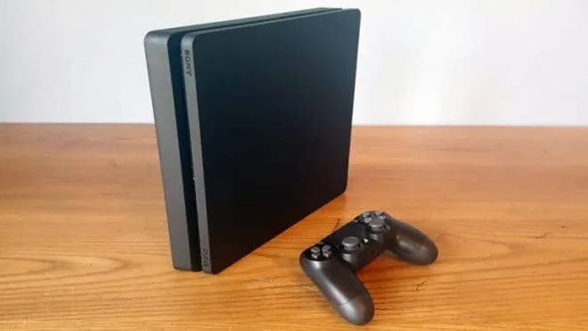 ps4 slim в комплекте с контроллером и всеми проводами. Покупал меньше года назад, продаю потому что — Тбилиси — 500 ₾
