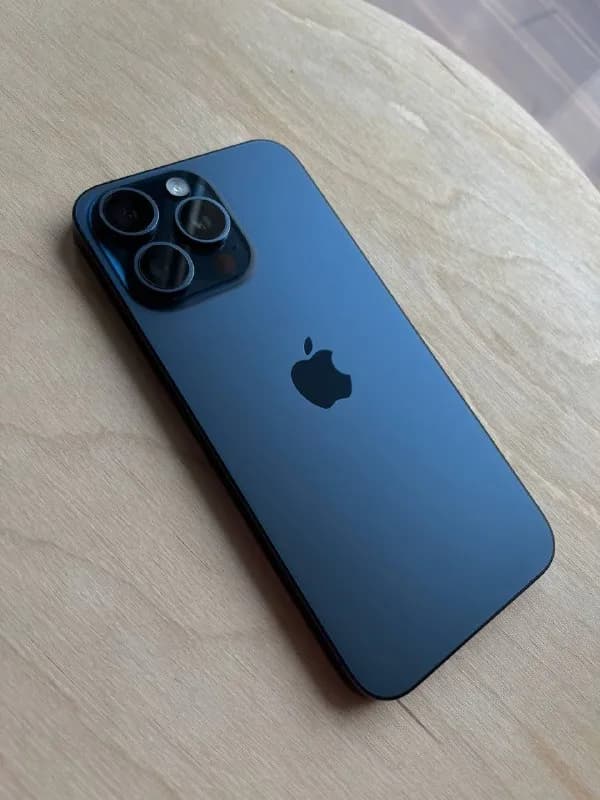 iPhone 15 Pro Max 256gb. В хорошем состоянии, коробка в наличии, оригинал. АКБ 85%. — Батуми — 1 900 ₾