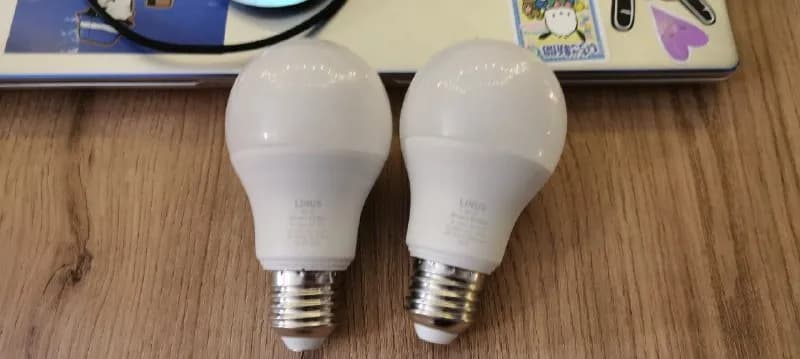 Linus RGB Е27. Подключаются через вай-фай, управляются с телефона. Почти не использовались, без коро — Тбилиси — 25 ₾