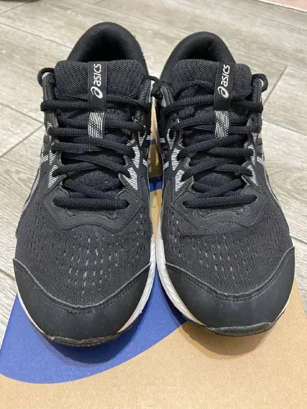 ASICS Gel Contend 8, размер 43.5, в хорошем состоянии, есть маленькая дырочка по сгибу носка на лево — Тбилиси — 50 ₾