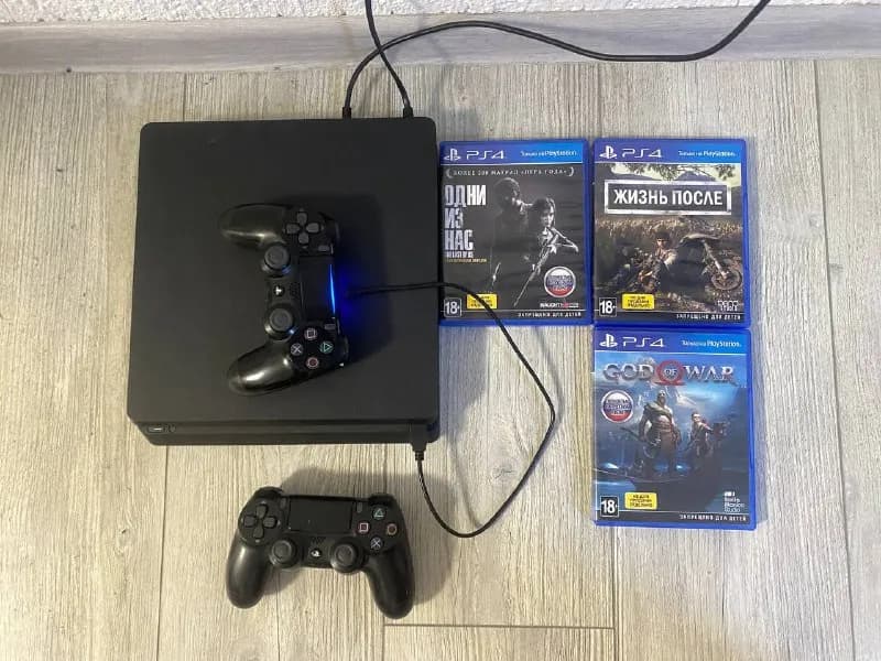 ps4 c 2-мя джойстиками и 4 играми — Тбилиси — 650 ₾