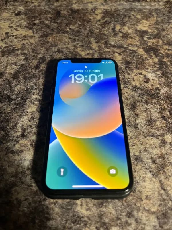 iPhone X 64 gb, чёрный, состояние отличное. К нему чёрный кейс и кабель. 399 Лари/145$(на TBC). — Тбилиси — 399 ₾