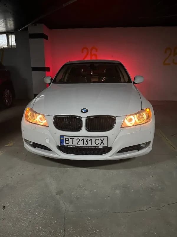 Bmw 320i 2011 год 137000 км пробега — Батуми — 6,000 $
