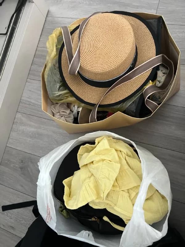 2 пакета разных вещей отдам даром, кто нуждается — Батуми