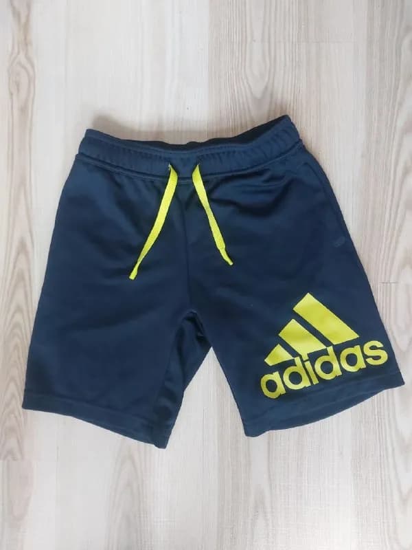 Adidas на ребенка 8-10 лет. — Батуми — 45 ₾