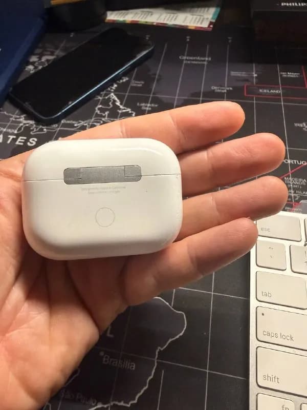 AirPods Pro 2. Они много чего видели в своей жизни, но состояние хорошее. Все работает. — Батуми — 200 ₾